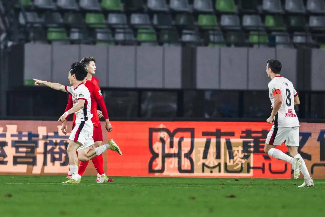 申花打破进球荒，国安球迷集体高唱助威！的简单介绍